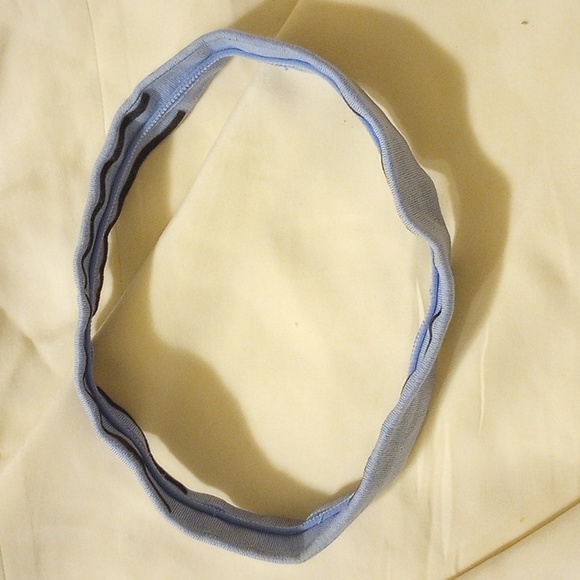 Lululemon headband - Picture 3 of 3